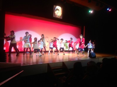 まことちゃん音頭の光景